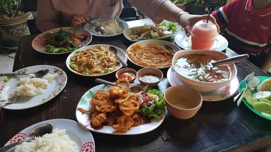 Halal dishes at PaiDaeng Restaurant