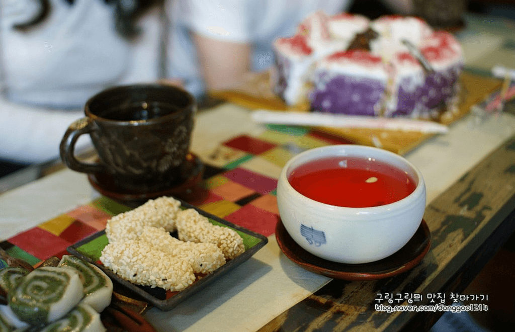 seoul korea halal cafe shin old teahouse tea rice cake