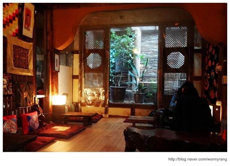 seoul korea halal cafe insadong shin old teahouse traditional interior