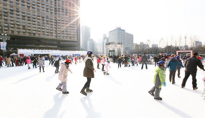 Skating-at-Seoul-Square