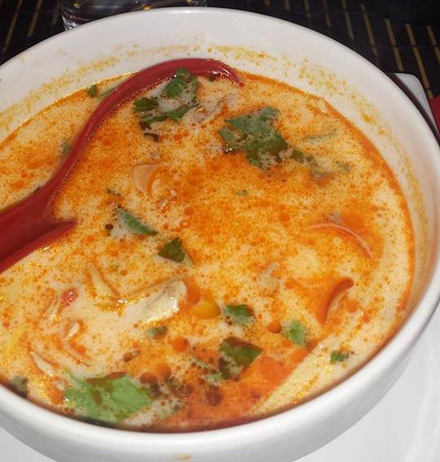 le-wok-saint-germain-3---Soupe-poulet-thai-avec-lait-du-coco
