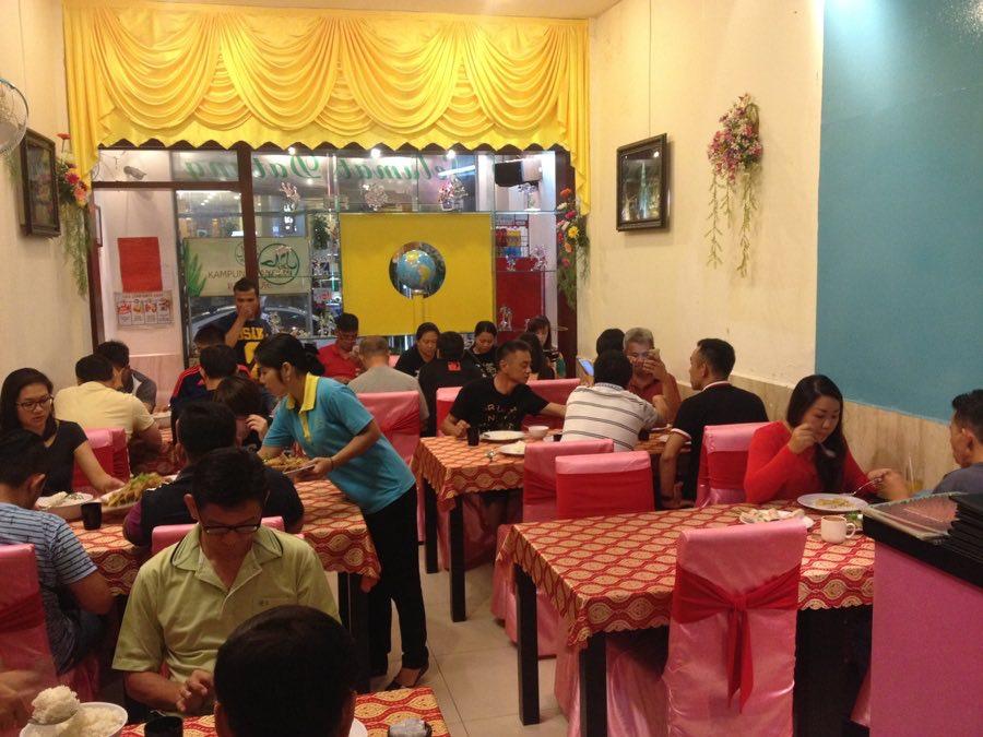 2 - Typical lunch scene at Kampung Pandan