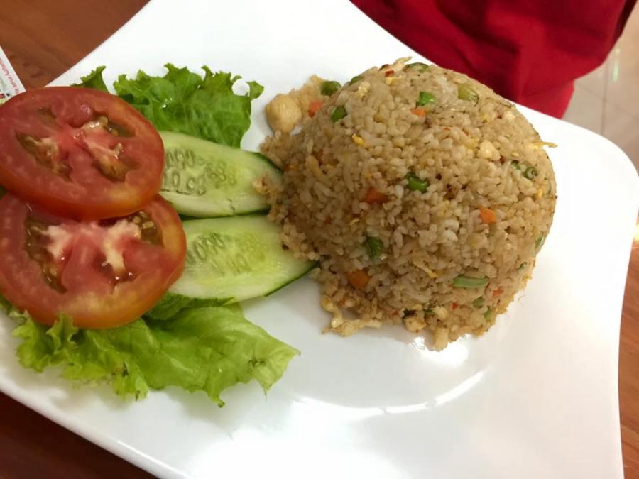21 - Simple yet well-presented fried rice for lunch The Daun