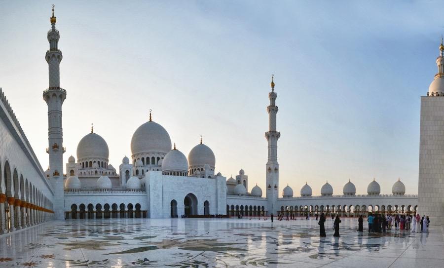 7 - Explore the majestic Sheikh Zayed Grand mosque UAE