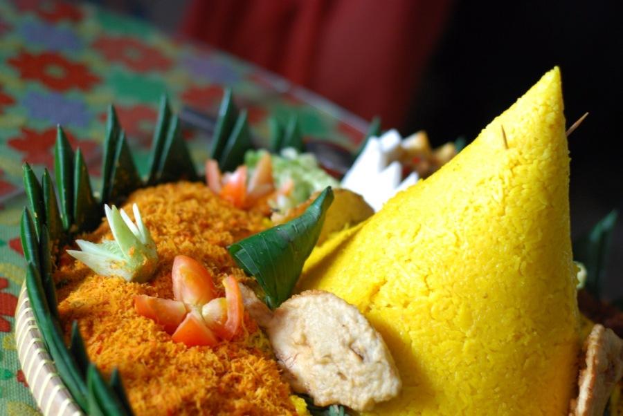 How about nasi kunyit Indonesia for Iftar?