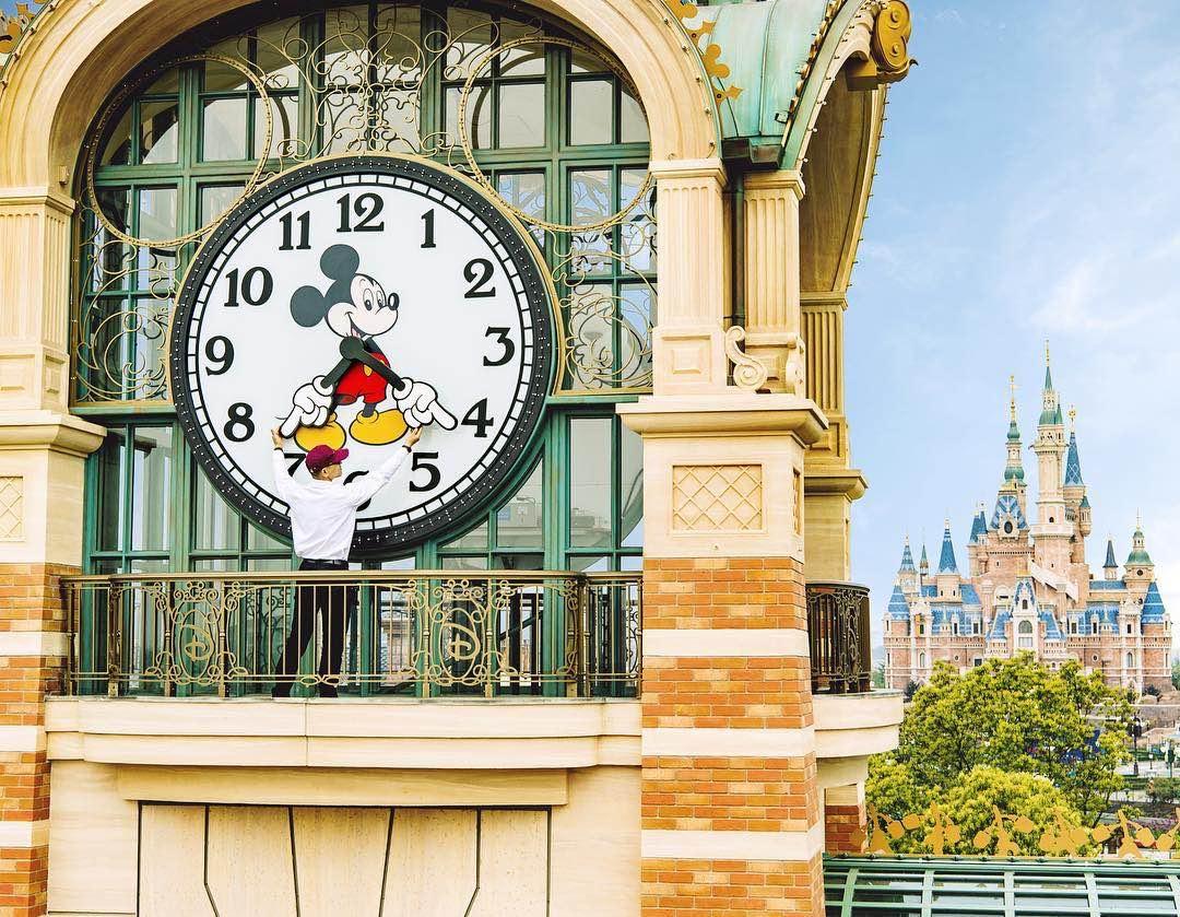 Shanghai Disneyland opening mickey clock