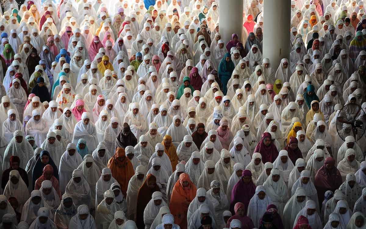 Women in Surabaya praying in Al-Akbar Mosque
