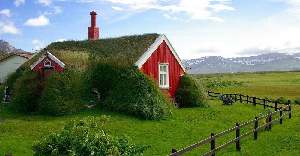 Icelandic-Turf-House,-iceland