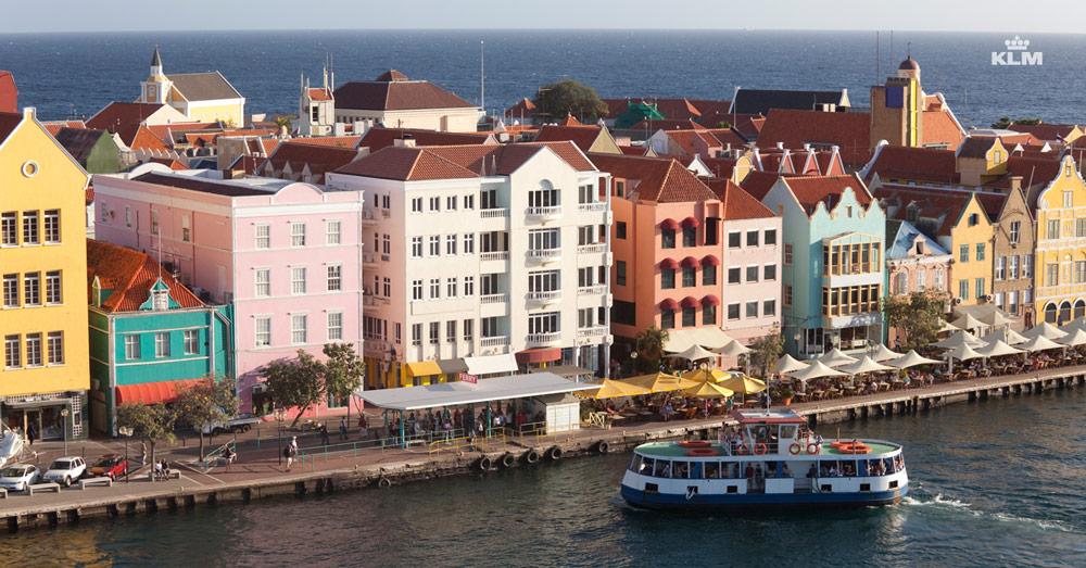 Curacao_Willemstad_houses-from-above_linkad