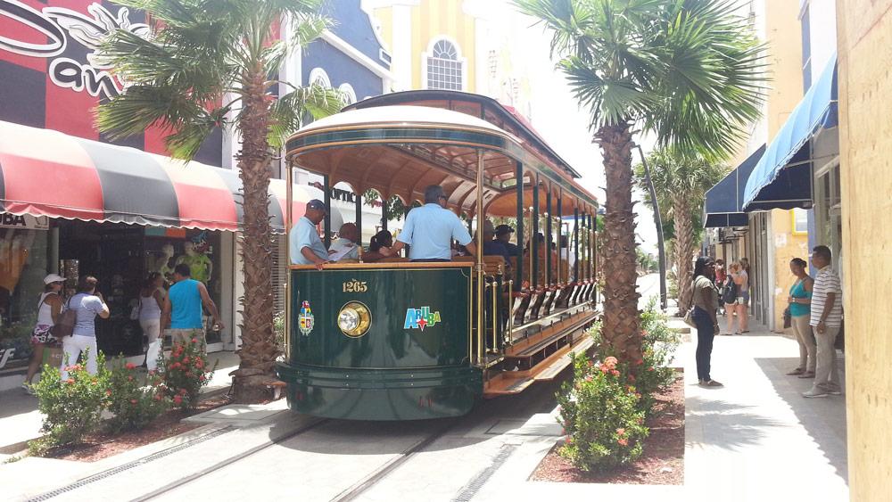 Tram-in-Oranjestad