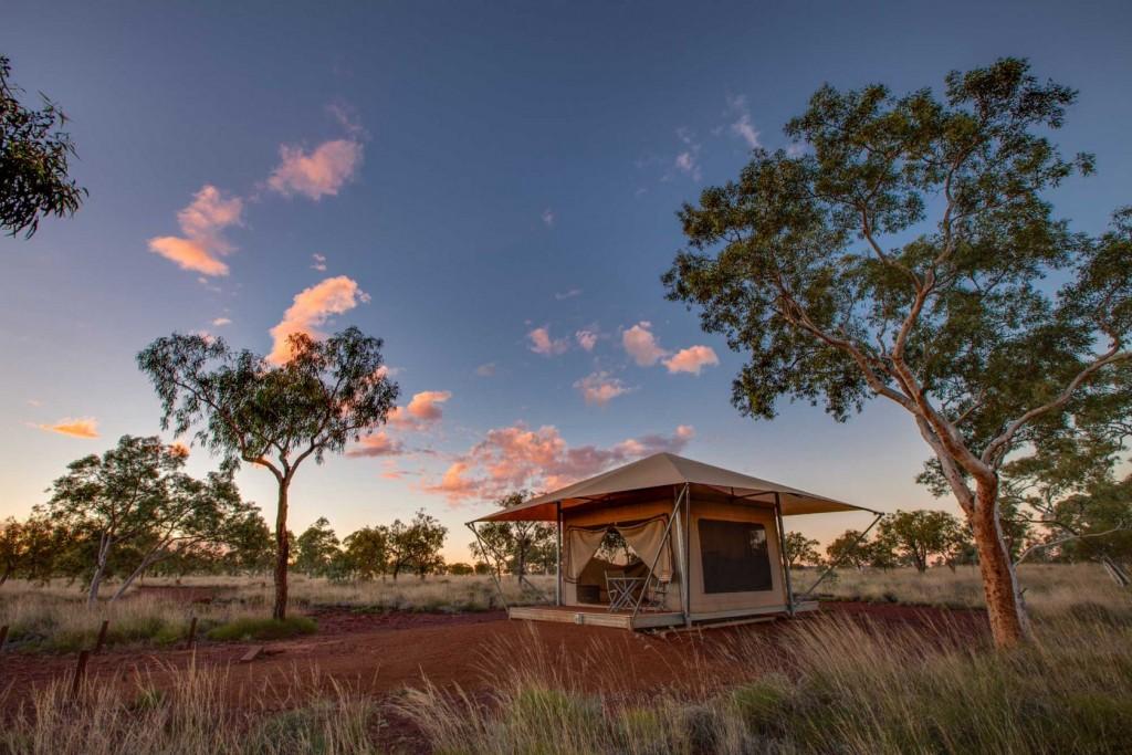 12-experience-a-night-at-the-australian-outback-at-karijini-eco-retreat