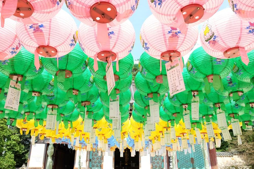 gyeongju-temple-lanterns