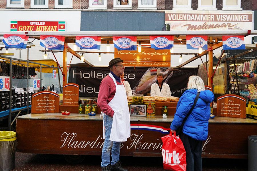 raw-herring-albert-cuyp-market-amsterdam