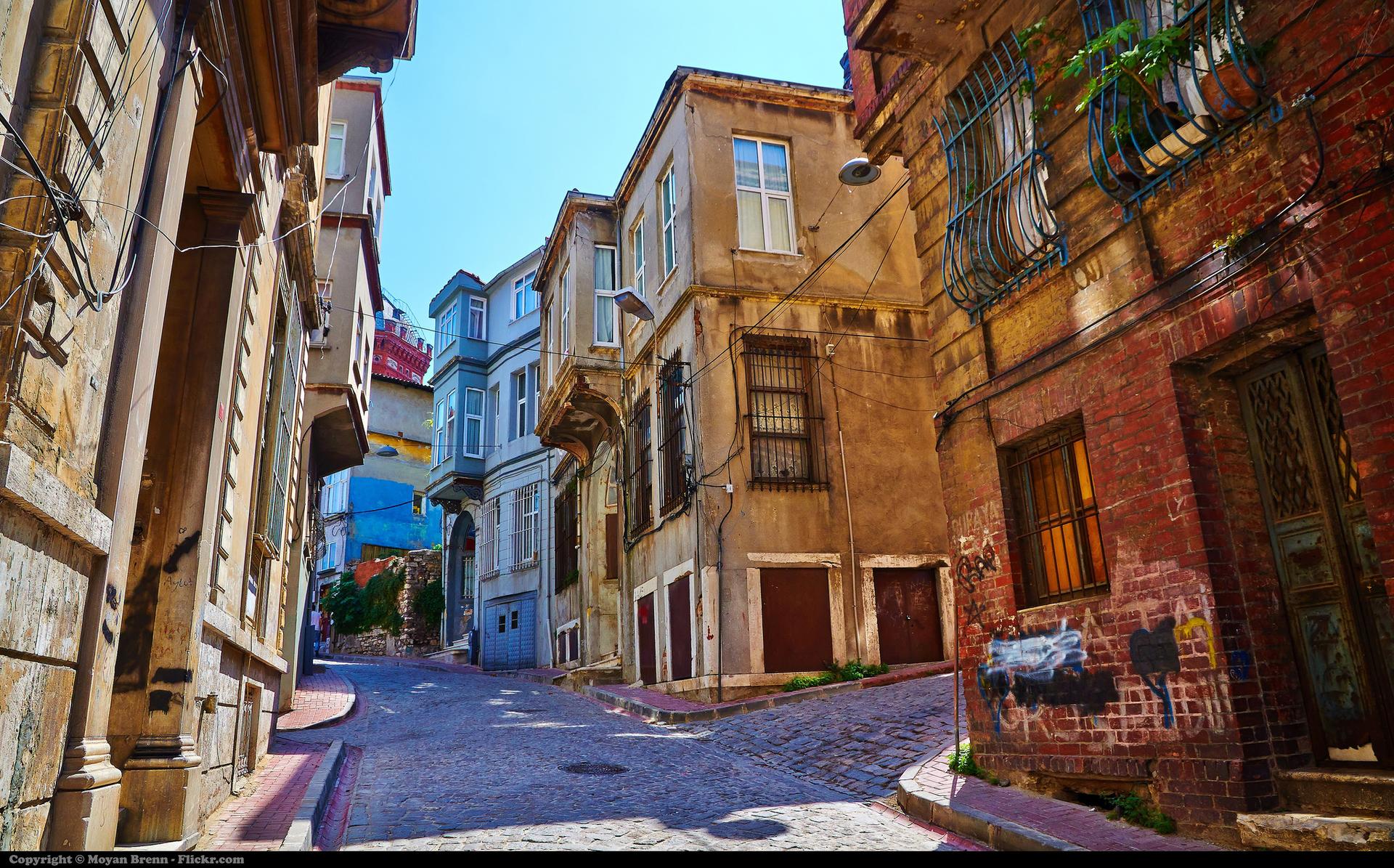 8-istanbul_street-view-of-fatih