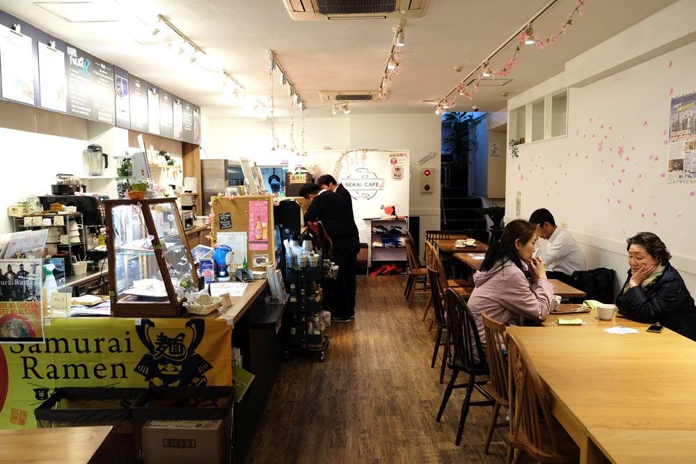 sekai-cafe-asakusa-interior-muslim-friendly
